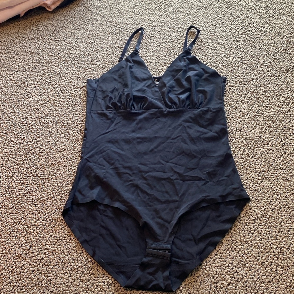 Warners Black Bodysuit Size XL in EUC